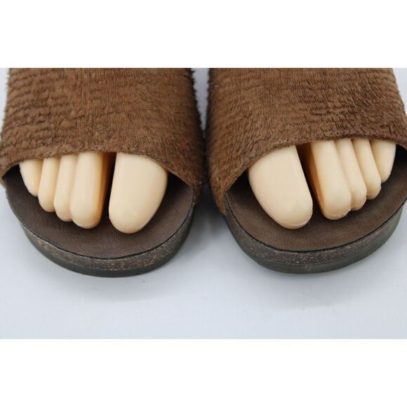 OTBT VAGABOND BOOTIE in the Color OTTER Size 6.5 EUC - Picture 7 of 10